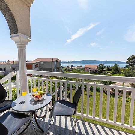 Nice Apartment In Kastel Sucurac With Kitchen Kaštela Esterno foto