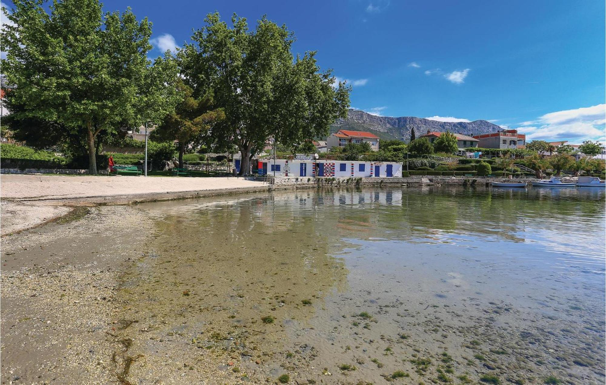 Nice Apartment In Kastel Sucurac With Kitchen Kaštela Esterno foto